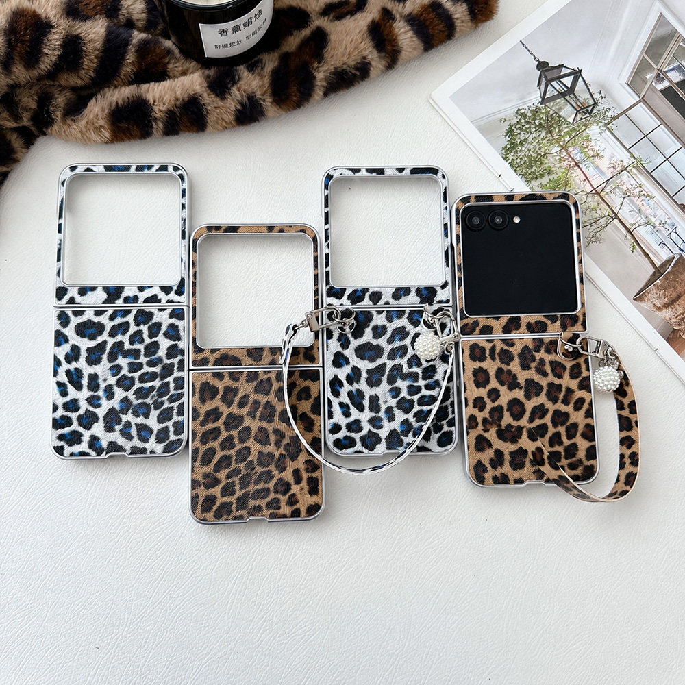 Women Fashion Images - Leopard Print Folding Flip Phone Case